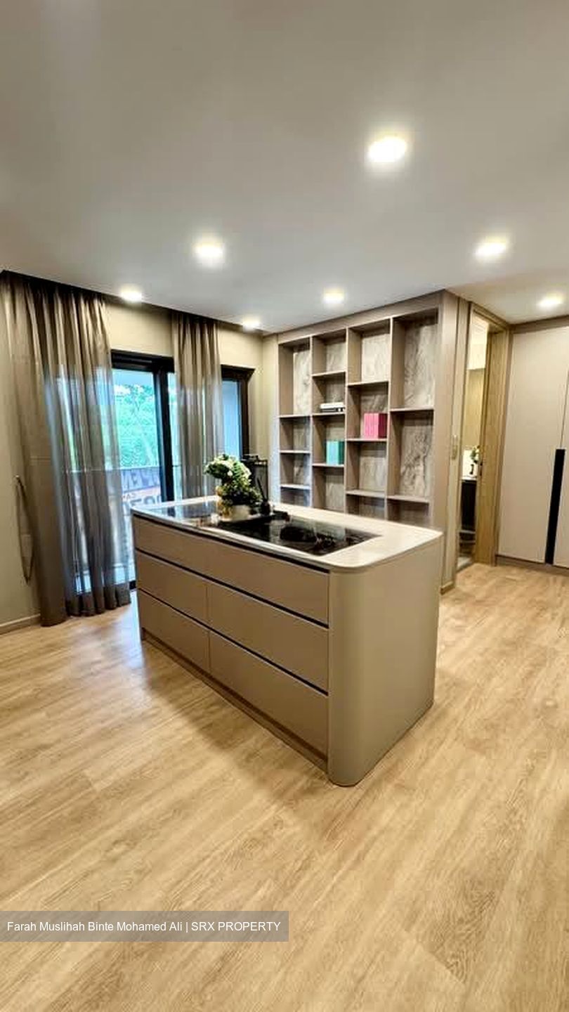 Thomson Road (D11), Terrace #533820731